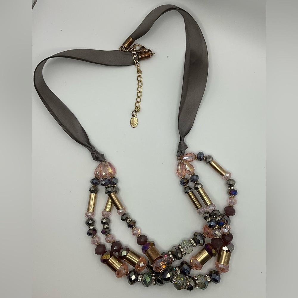 Chic Beaded Necklace with Multicolored Accents - Picture 3 of 6